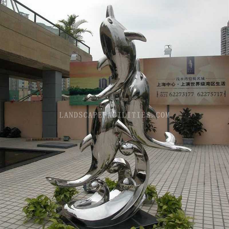 How are stainless steel sculptures used in international art exhibitions?(pic1)